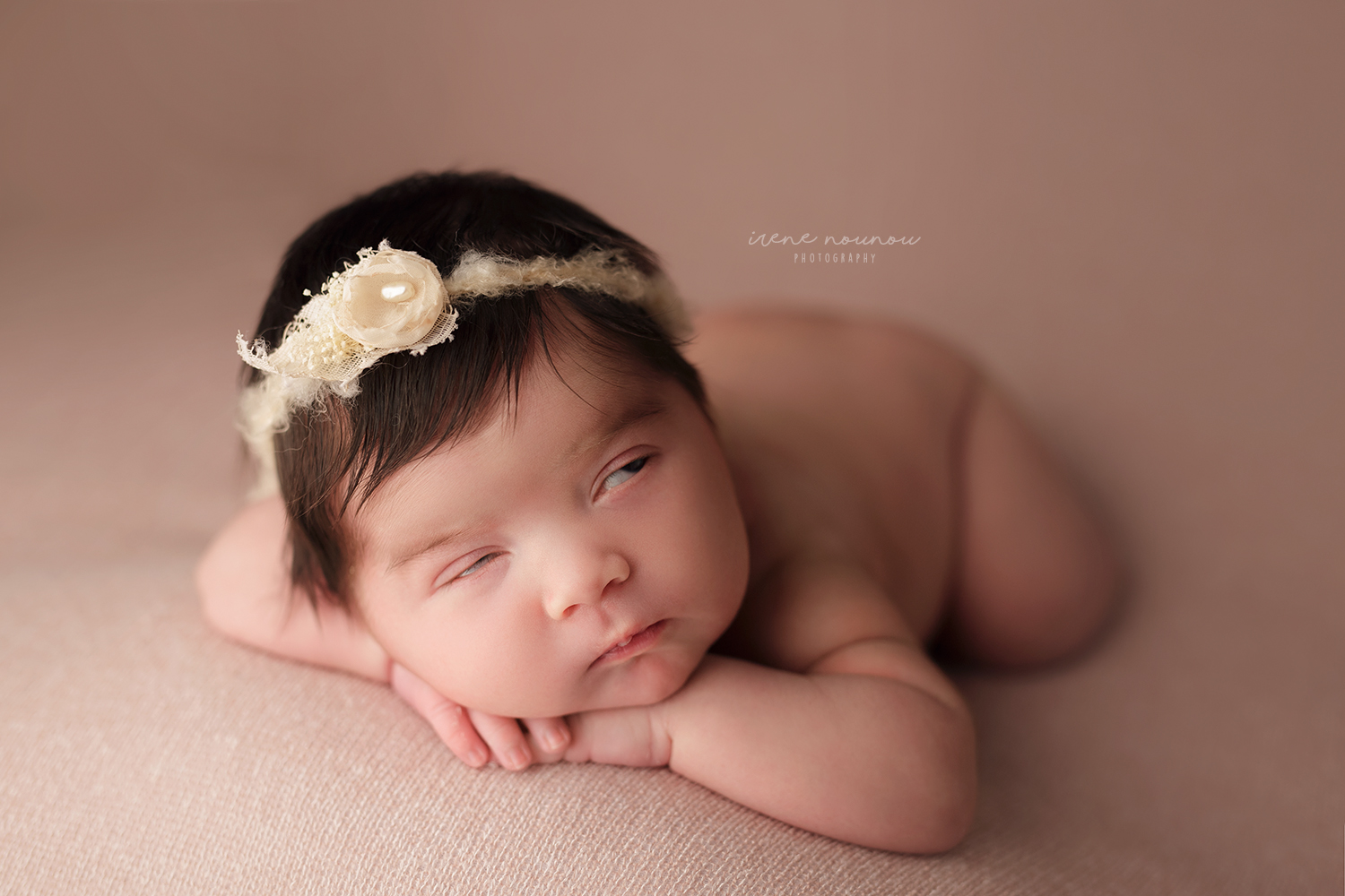 Fotografía newborn bebé recién nacido en Barcelona Fotografía newborn bebé recién nacido en Barcelona